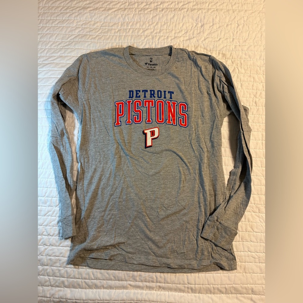 Fanatics Detroit Pistons long sleeve tee. YXL